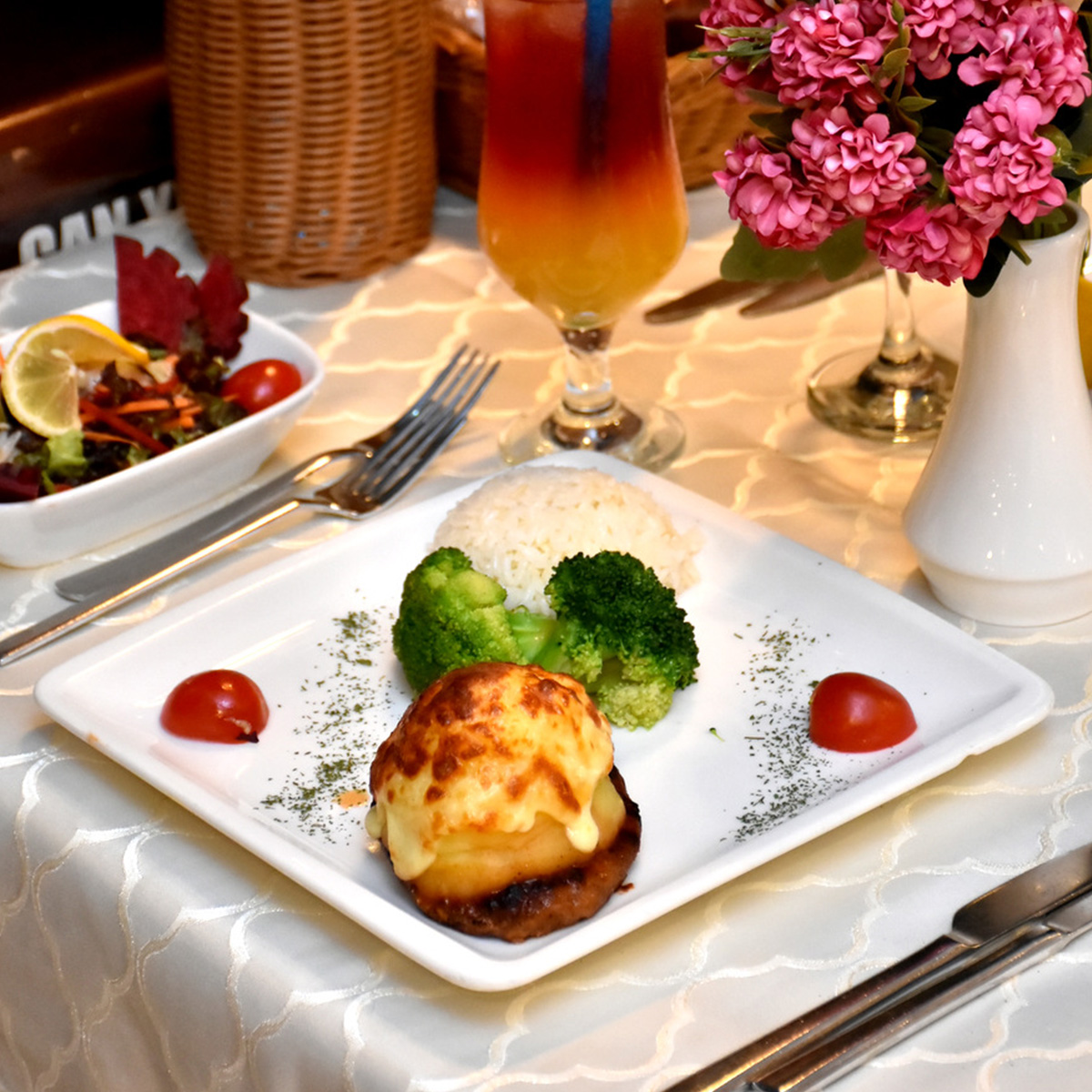 Elite Dinner Cruise - Bosphorus dinner cruise experience image 5